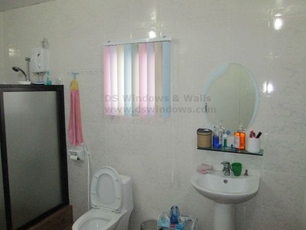 Multi-colored PVC Vertical Blinds for Bathroom