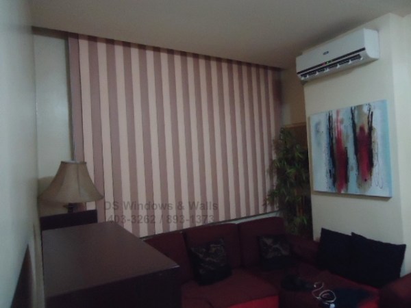 Playing with color with vertical blinds