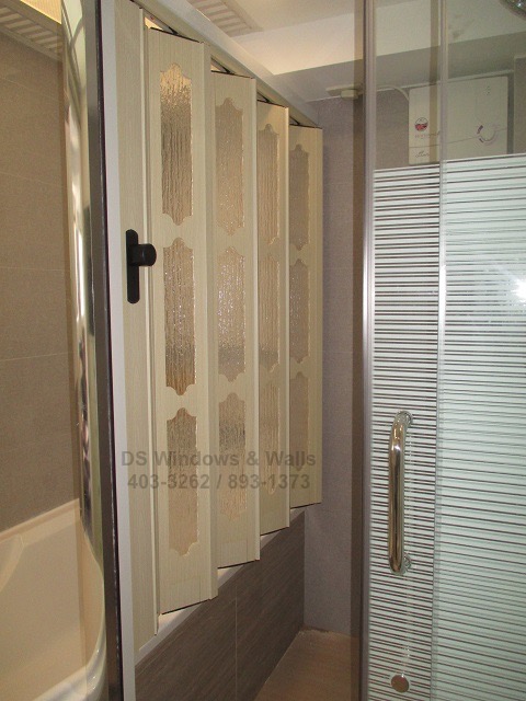 Bathtub Divider Door