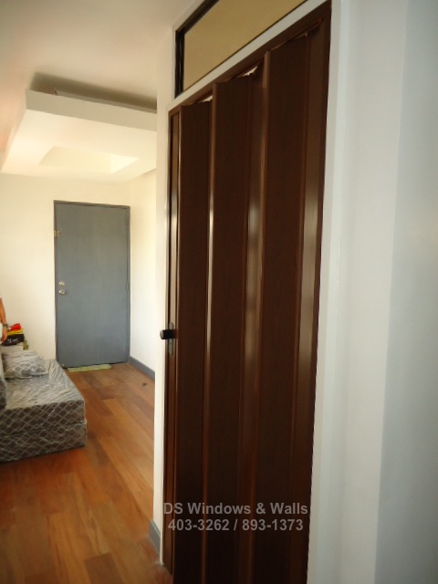 Wengue color folding door
